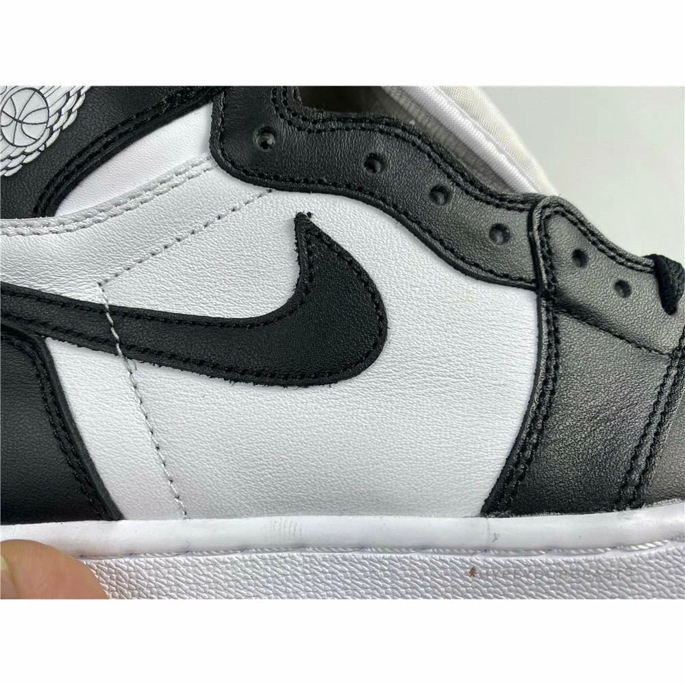 Hypeyourbeast Air Jordan 1 Retro High OG 'Black White' 11 Hypeyourbeast Air Jordan 1 Retro High OG 'Black White'