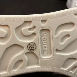 HypeYourBeast Alexander McQueen White / Navy 28 HypeYourBeast Alexander McQueen White / Navy