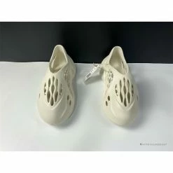 Hypeyourbeast Yeezy Foam Runner Sand 20 Hypeyourbeast Yeezy Foam Runner Sand
