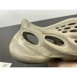 Hypeyourbeast Yeezy Foam Runner Beige