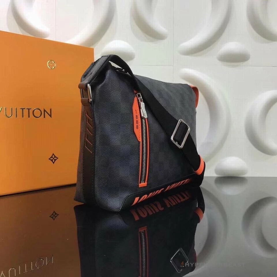 Hypeyourbeast DAMIER COBALT RACE DISCOVERY MESSENGER PM 2 Hypeyourbeast DAMIER COBALT RACE DISCOVERY MESSENGER PM