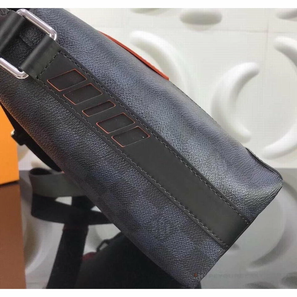 Hypeyourbeast DAMIER COBALT RACE DISCOVERY MESSENGER PM 10 Hypeyourbeast DAMIER COBALT RACE DISCOVERY MESSENGER PM