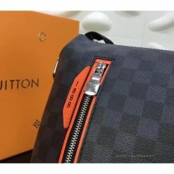 Hypeyourbeast DAMIER COBALT RACE DISCOVERY MESSENGER PM 14 Hypeyourbeast DAMIER COBALT RACE DISCOVERY MESSENGER PM