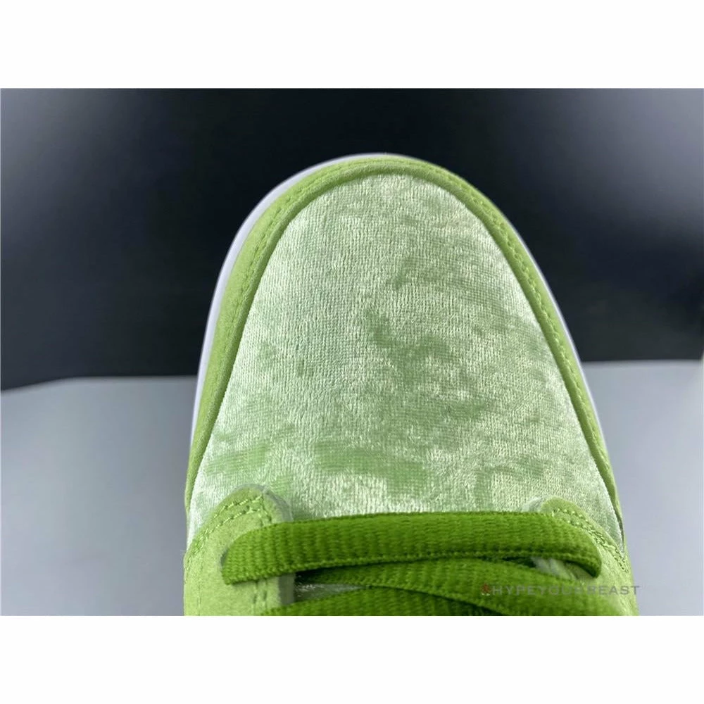 Hypeyourbeast Nike SB Dunk Low 'Strange Love Green' 5 Hypeyourbeast Nike SB Dunk Low 'Strange Love Green'