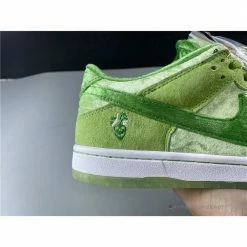 Hypeyourbeast Nike SB Dunk Low 'Strange Love Green' 16 Hypeyourbeast Nike SB Dunk Low 'Strange Love Green'