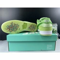 Hypeyourbeast Nike SB Dunk Low 'Strange Love Green' 18 Hypeyourbeast Nike SB Dunk Low 'Strange Love Green'