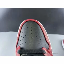 Hypeyourbeast Air Jordan 1 Mid 'Chicago'